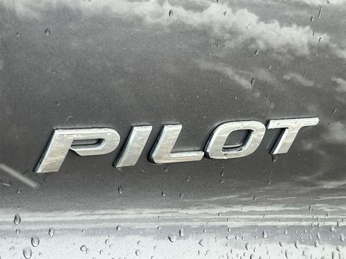 Used 2017 Honda Pilot Touring image 13