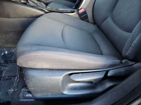 Used 2021 Toyota Corolla LE image 17