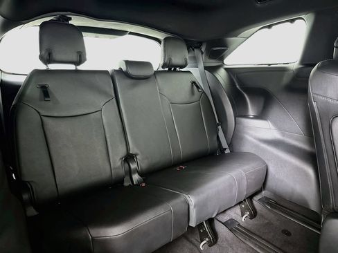 Used 2025 Toyota Sienna Platinum AWD/4WD image 30