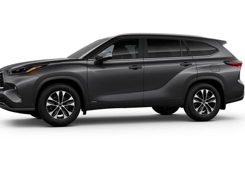 New 2025 Toyota Highlander XLE image 3