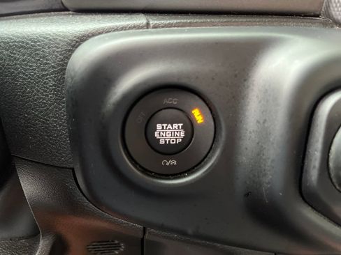 Used 2023 Jeep Gladiator Sport AWD/4WD image 32
