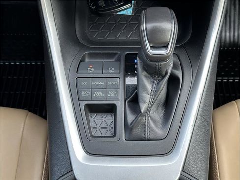 Used 2019 Toyota RAV4 XLE Premium image 27