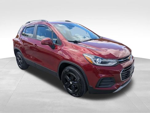 Used 2021 Chevrolet Trax LT w/ Premium Seat Package AWD/4WD image 11
