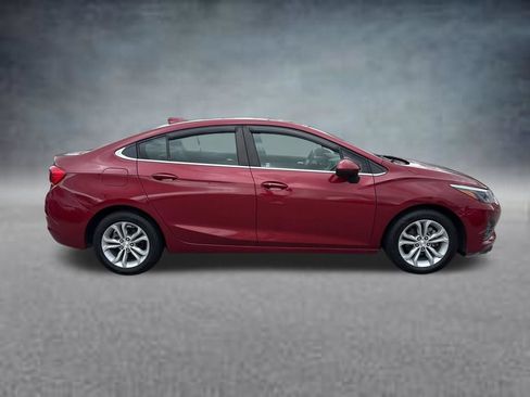 Used 2019 Chevrolet Cruze LT w/ Convenience Package FWD image 7