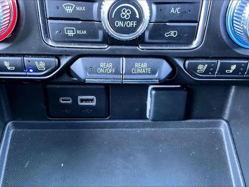 Used 2022 GMC Yukon SLT w/ SLT Premium Package AWD/4WD image 35