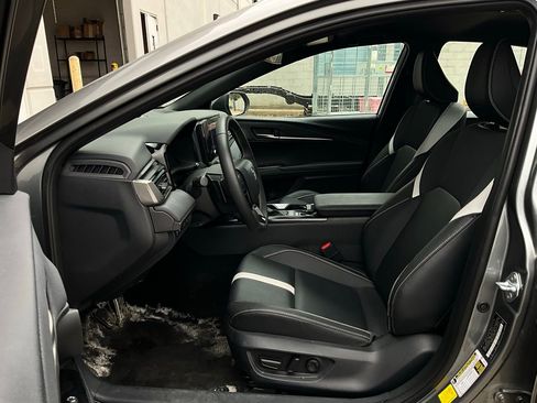 Used 2025 Toyota Camry SE image 10