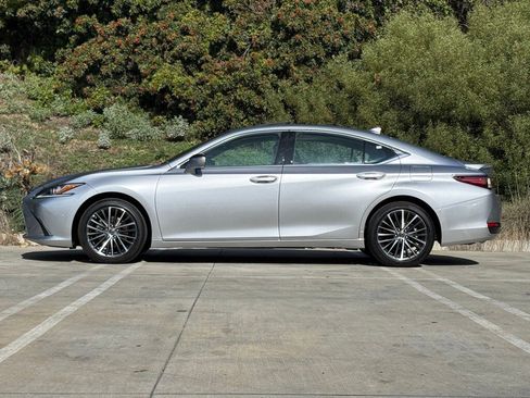 Certified 2025 Lexus ES 300h w/ Premium Package image 8