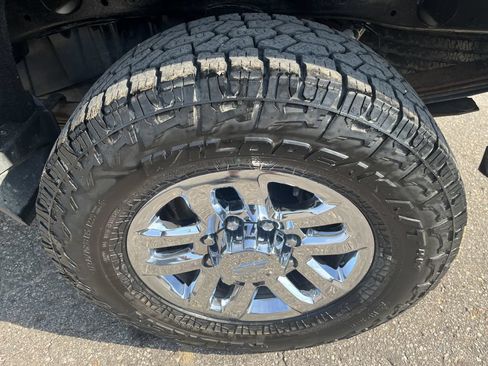 Used 2018 Chevrolet Silverado 2500 LT AWD/4WD image 16
