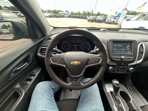 Used 2018 Chevrolet Equinox LT FWD image 28