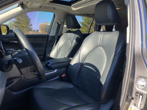 Used 2022 Toyota Highlander XLE image 89