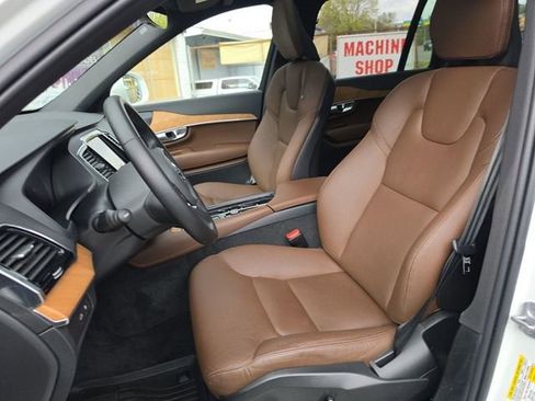 Used 2024 Volvo XC90 T8 Plus w/ Protection Package Premier AWD/4WD image 9
