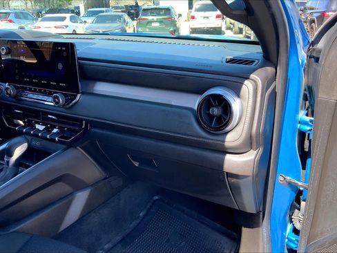 Used 2024 Chevrolet Colorado LT w/ LT Convenience Package II image 17