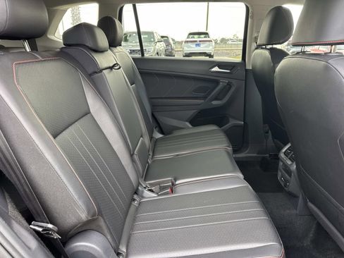Used 2024 Volkswagen Tiguan SE image 10