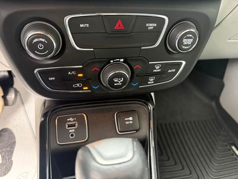 Used 2020 Jeep Compass Limited FWD image 18