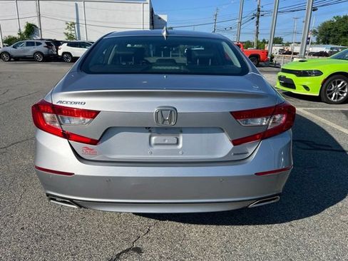 Used 2018 Honda Accord Touring image 4