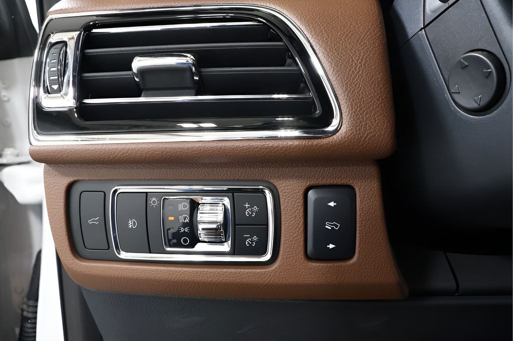 Used 2024 Lincoln Navigator Reserve AWD/4WD image 19