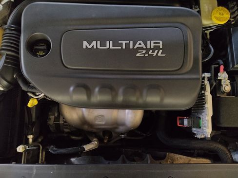 Used 2016 Chrysler 200 Limited w/ Anniversary Edition FWD image 30