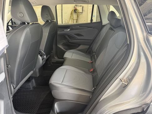 Used 2025 Volkswagen Tiguan SE FWD image 21