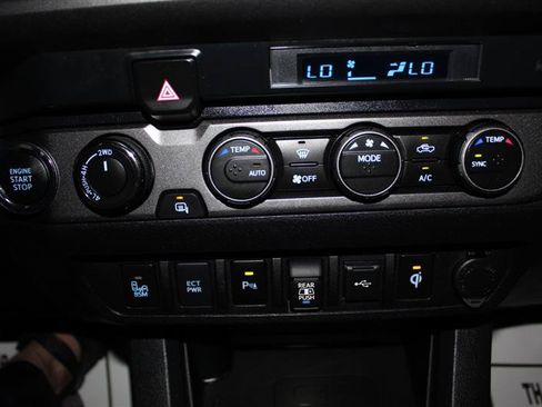 Used 2021 Toyota Tacoma TRD Off-Road w/ Technology Package AWD/4WD image 21