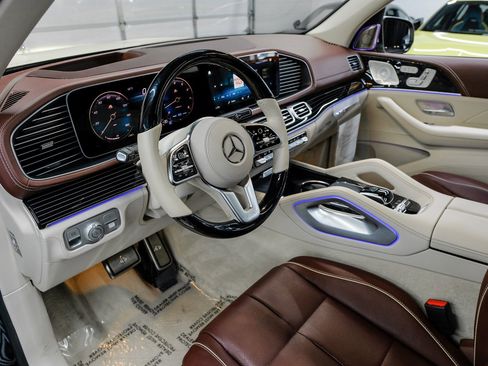 Used 2022 Mercedes-Benz Maybach GLS 600 4MATIC image 3