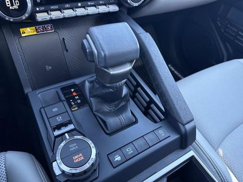 Used 2024 Toyota Tacoma Limited w/ Limited Package (LT) image 30