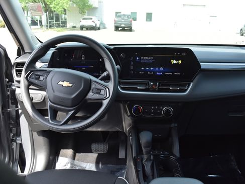 Used 2025 Chevrolet TrailBlazer LT image 30