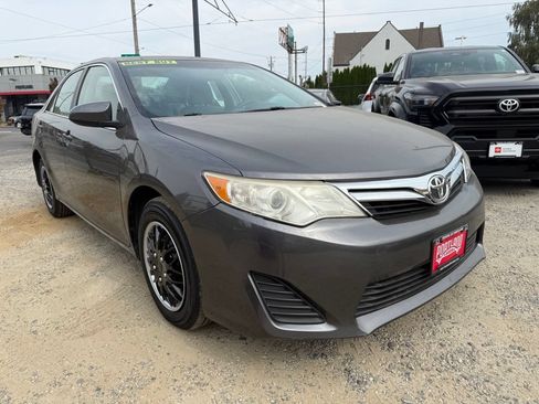 Used 2014 Toyota Camry LE FWD image 2
