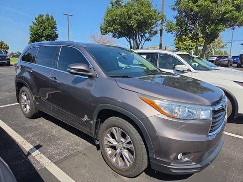 Used 2015 Toyota Highlander XLE AWD/4WD image 2
