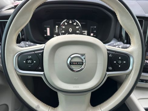 Used 2019 Volvo XC60 T6 Momentum w/ Premium Package image 24