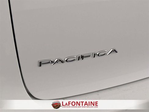 Certified 2026 Chrysler Pacifica Select image 10