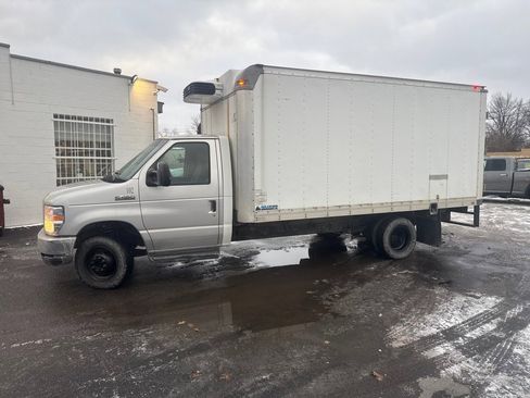 Used 2017 Ford E-450 and Econoline 450 Super Duty image 5