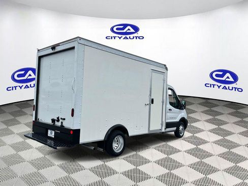 Used 2022 Ford Transit 350 DRW RWD image 5
