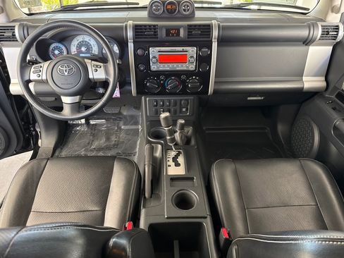 Used 2014 Toyota FJ Cruiser 4WD w/ Upgrade Package image 15