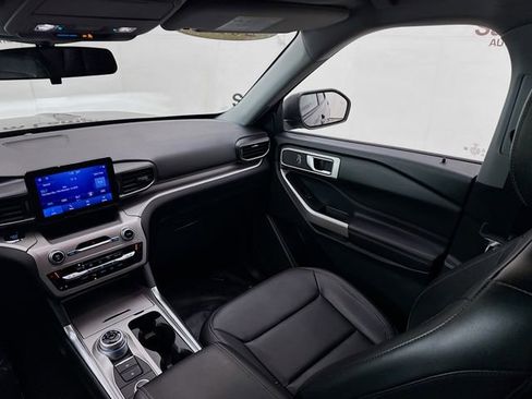 Used 2022 Ford Explorer XLT w/ Equipment Group 202A image 24