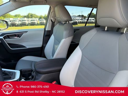 Used 2020 Toyota RAV4 XLE Premium FWD image 18