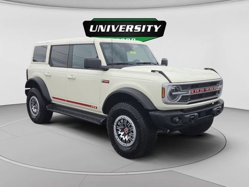 New 2026 Ford Bronco Outer Banks w/ Sasquatch Package AWD/4WD image 1