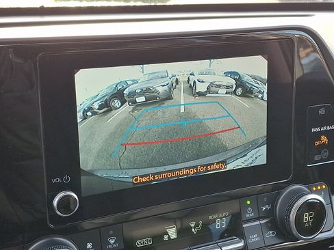 Certified 2024 Toyota Highlander XLE image 18