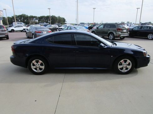 Used 2007 Pontiac Grand Prix w/ Sun And Sound Package FWD image 8