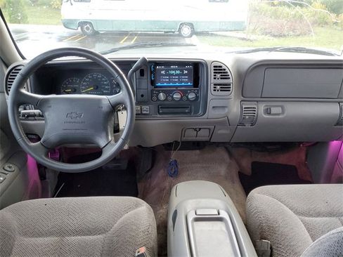 Used 1997 Chevrolet Suburban 4WD w/ Preferred Equipment Group 2 image 24