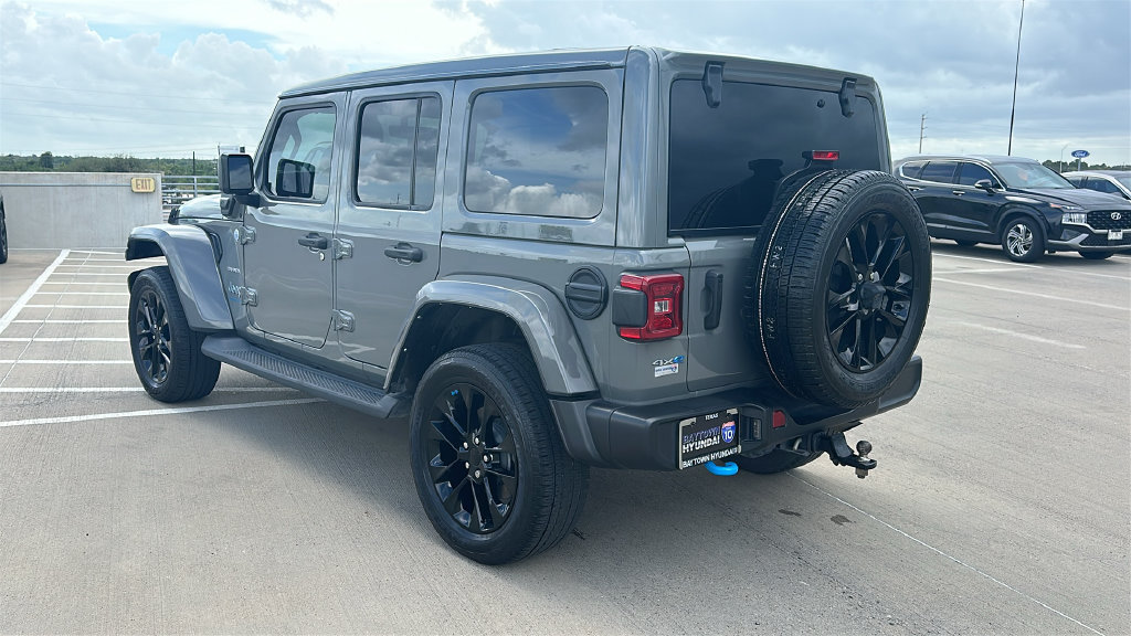 Used 2023 Jeep Wrangler Unlimited Sahara w/ Cold Weather Group AWD/4WD image 12