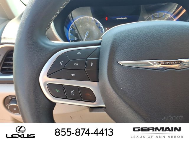 Used 2024 Chrysler Pacifica Touring-L FWD image 16