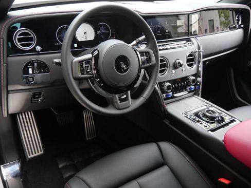 Used 2026 Rolls-Royce Cullinan AWD/4WD image 17
