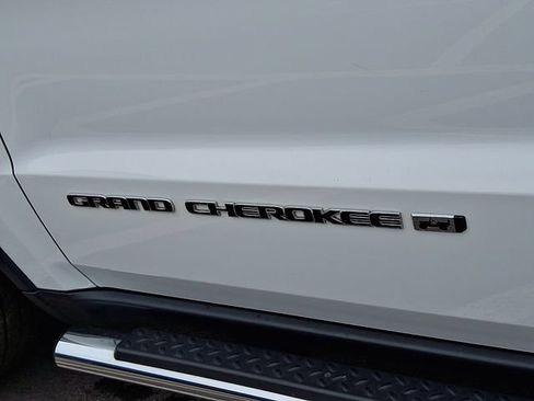 Used 2022 Jeep Grand Cherokee Limited AWD/4WD image 32