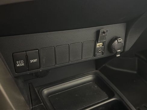 Used 2015 Toyota RAV4 XLE AWD/4WD image 21