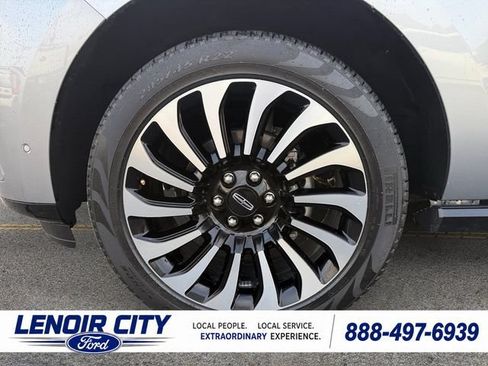 Used 2024 Lincoln Navigator L Black Label AWD/4WD image 9