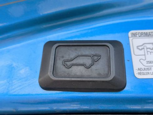 Used 2017 Toyota RAV4 XLE FWD image 34