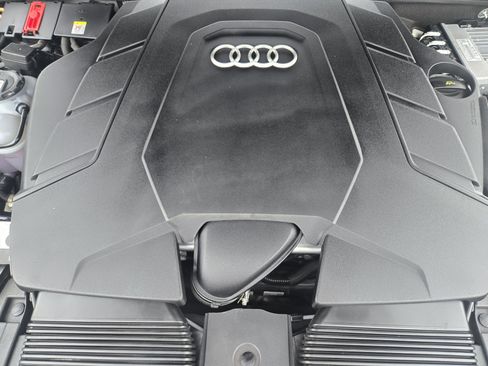 Used 2023 Audi Q8 Premium image 30