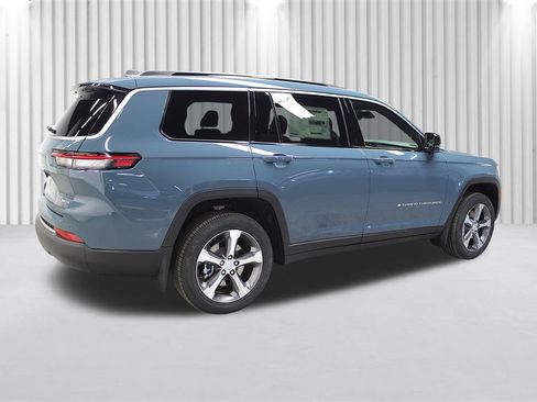 New 2026 Jeep Grand Cherokee L Limited w/ MOPAR Finishing Package AWD/4WD image 3
