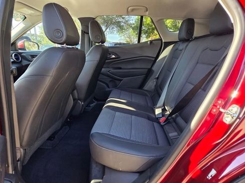 Certified 2025 Chevrolet Trax LT w/ LT Convenience Package FWD image 13