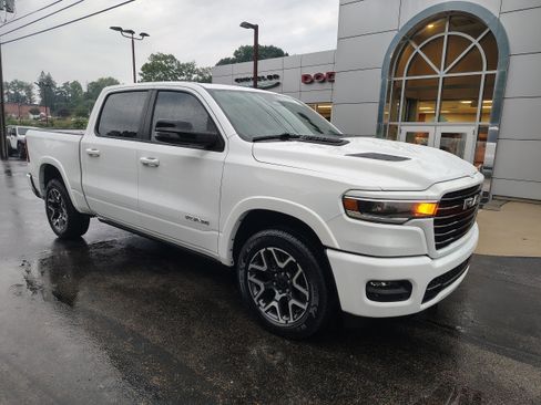 Used 2025 RAM 1500 Laramie AWD/4WD image 3